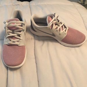 NIKE Flex Contact - Size 9